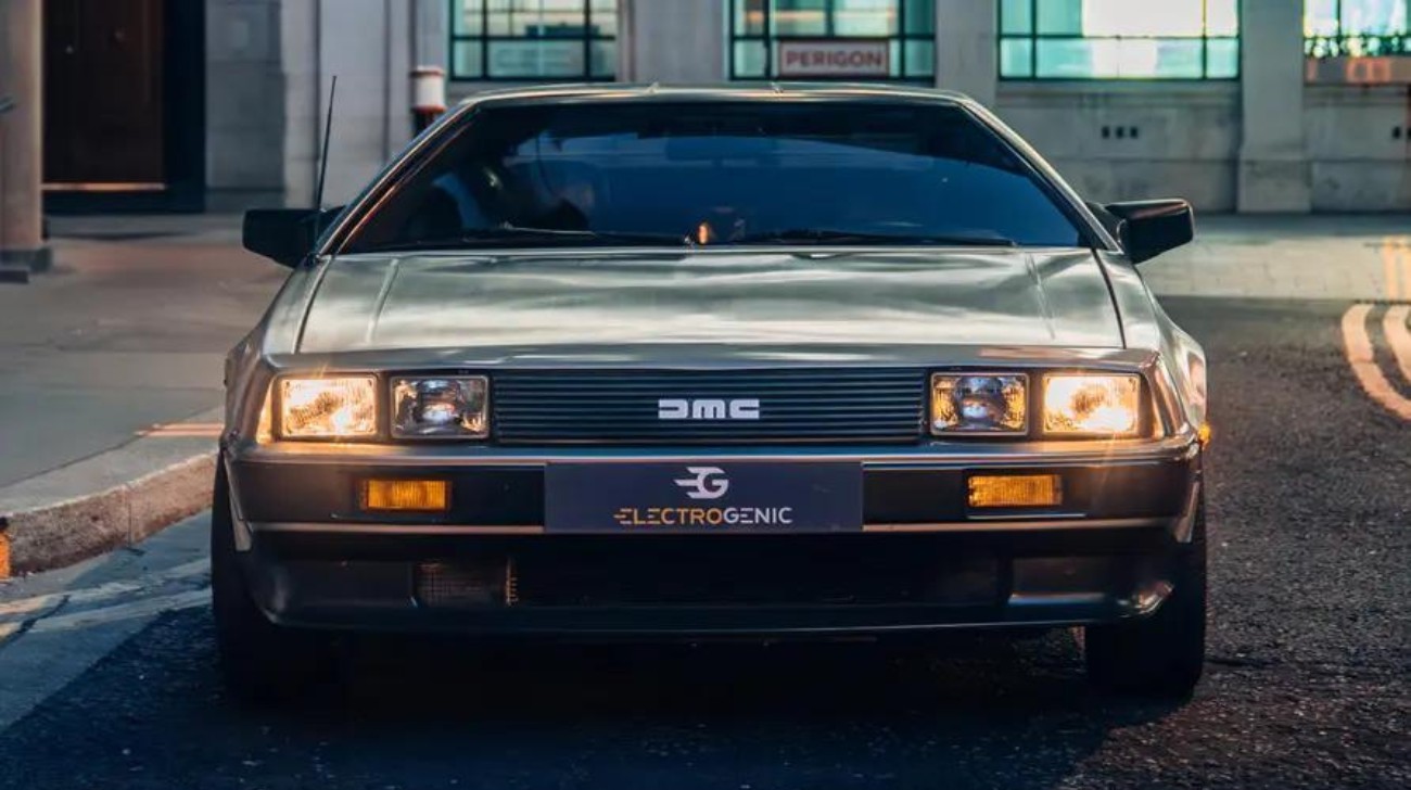 Features Dmc Deloreon Front Viewjpg