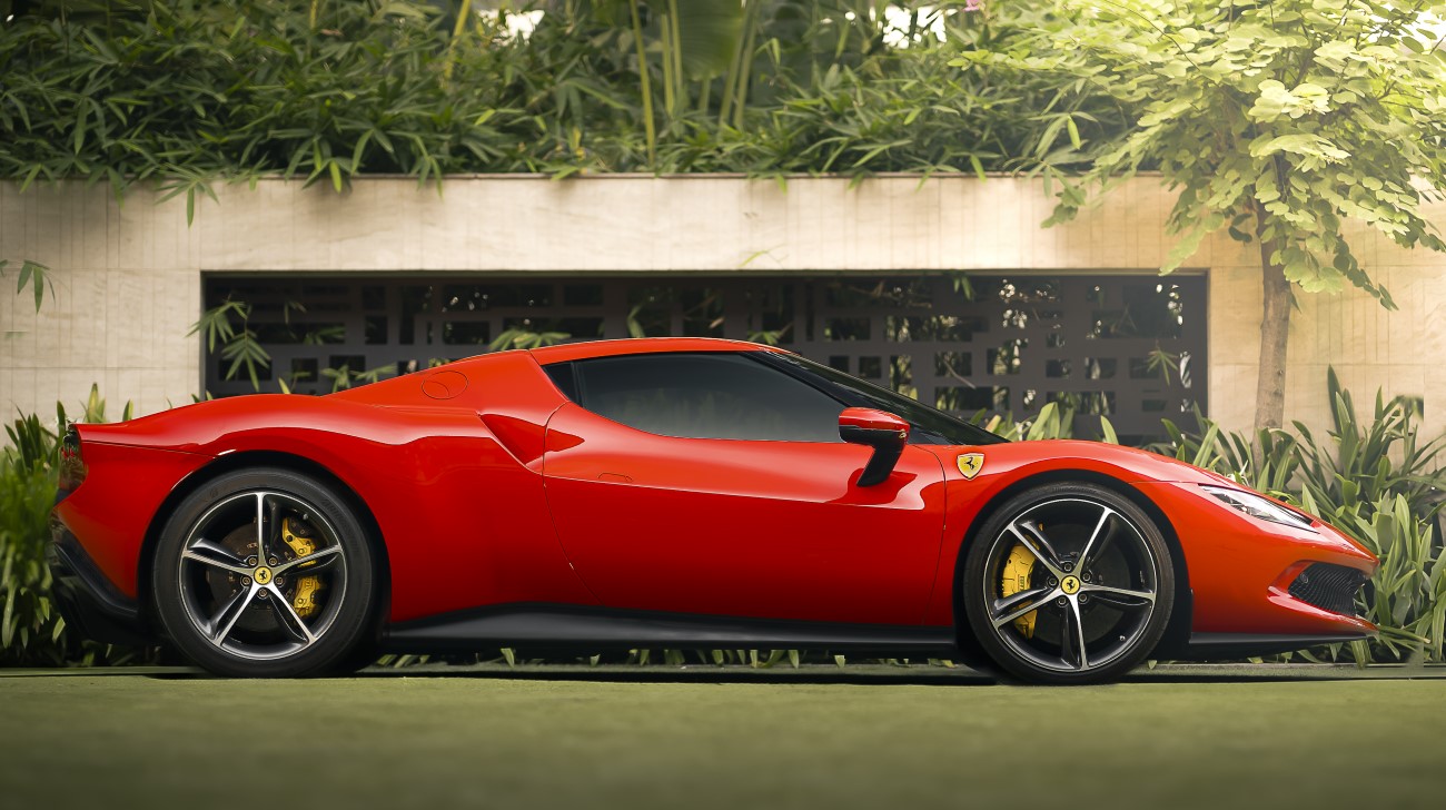 Features Ferrari-2jpg