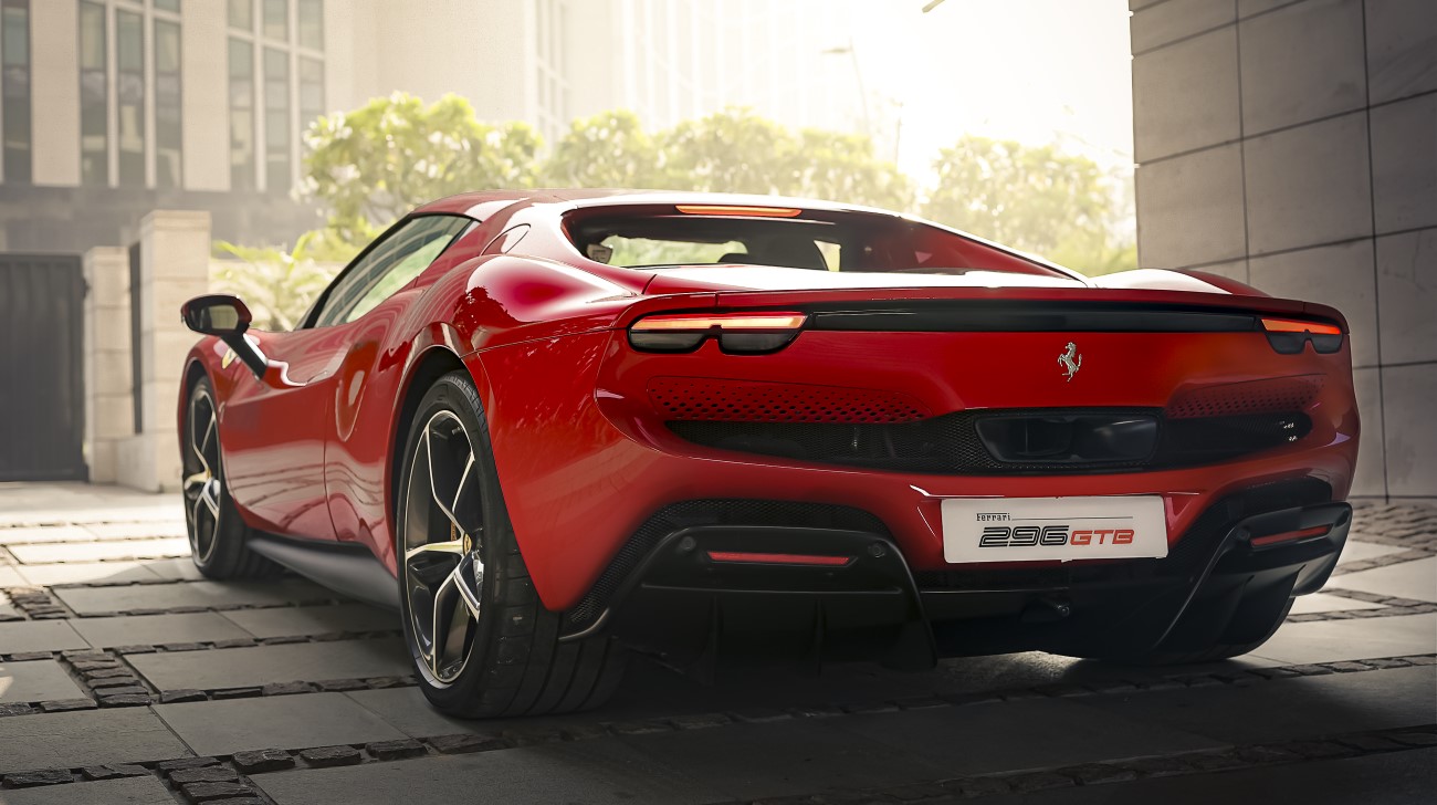 Features Ferrari-3jpg