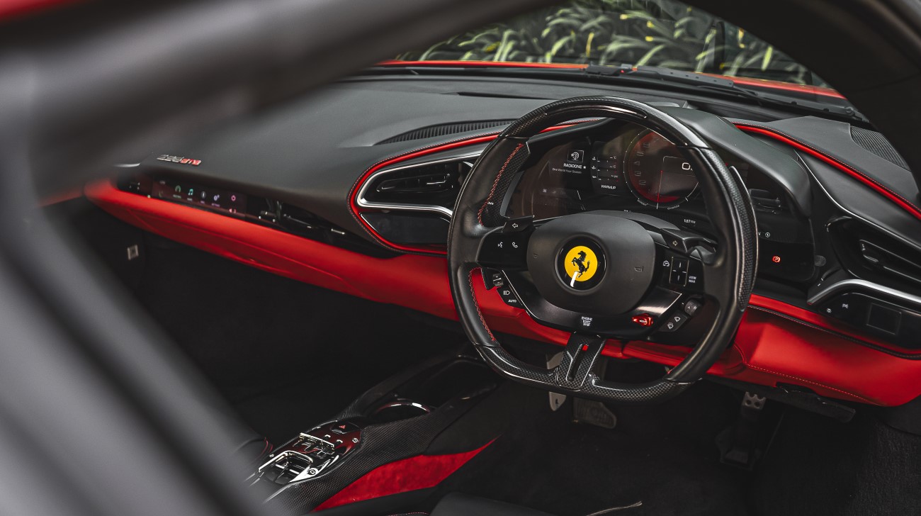 Features Ferrari-5jpg
