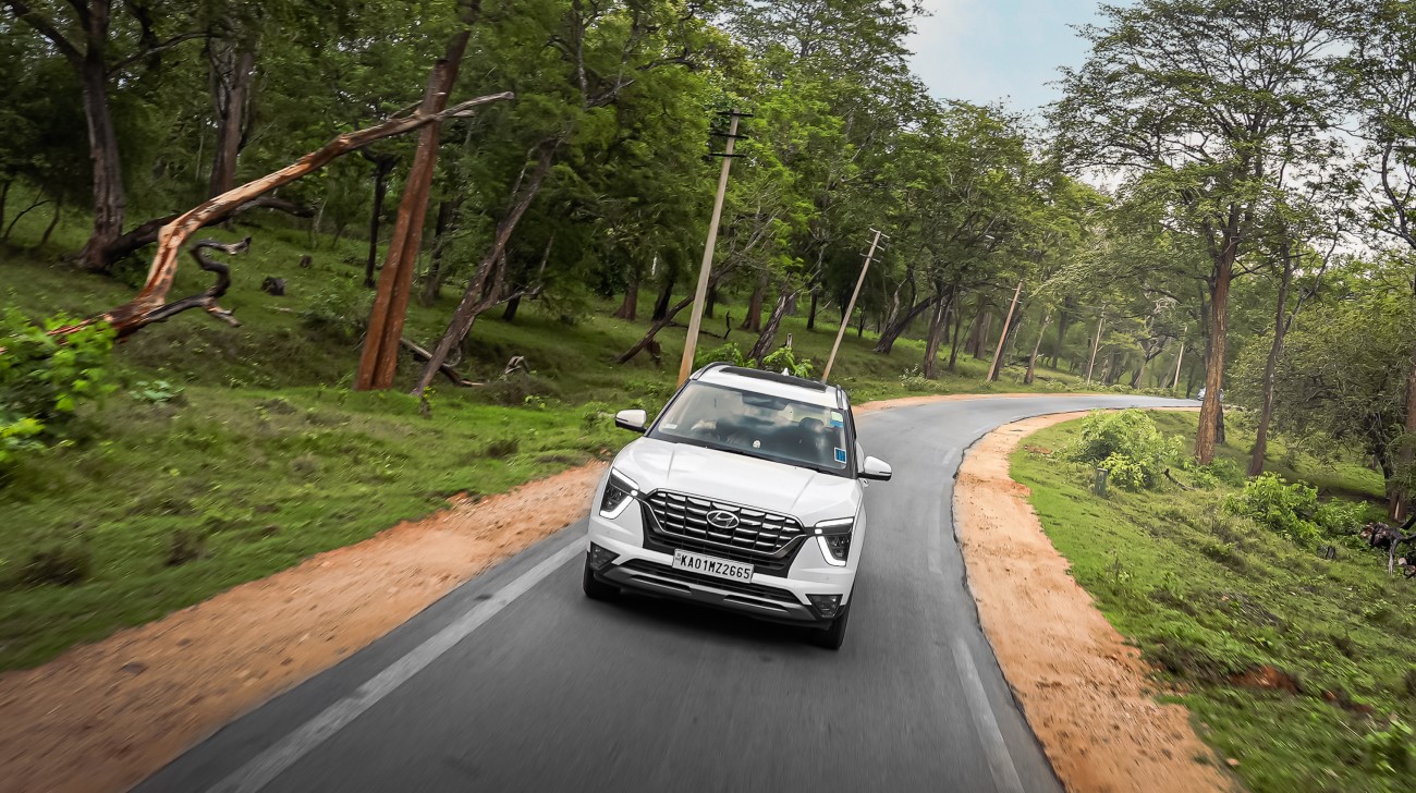 Features Into-the-wild-hyundai-alcazar-1jpg