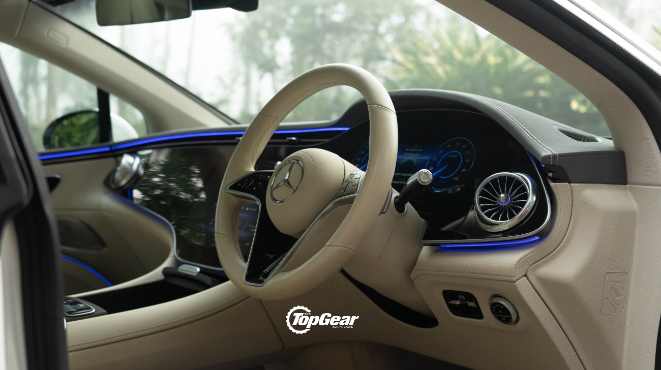 Features Mercedes-eqs07jpg