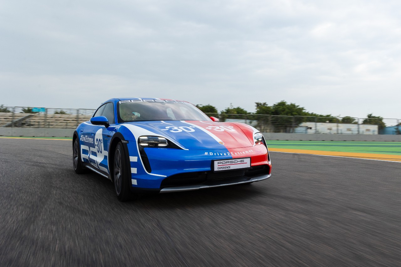 Features Porsche 2jpg