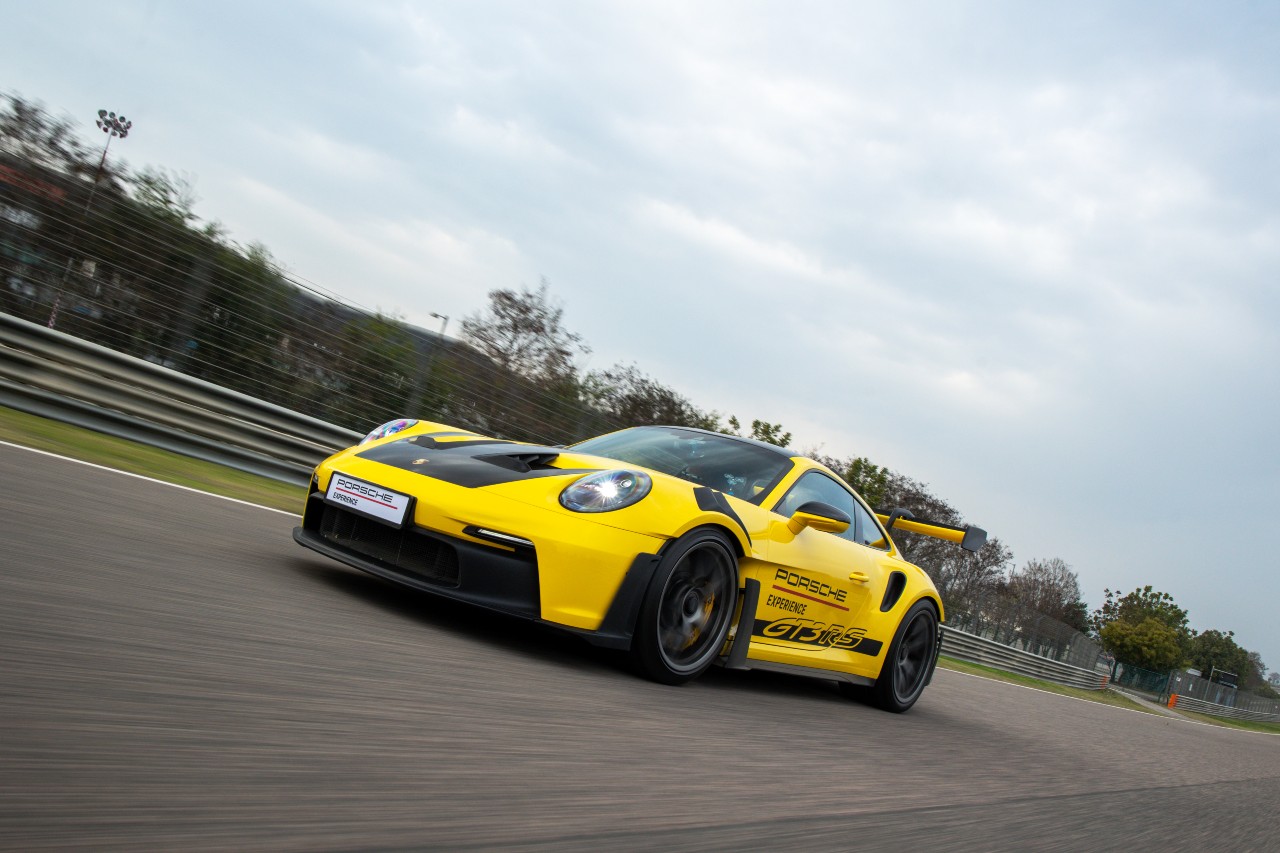 Features Porsche 5jpg
