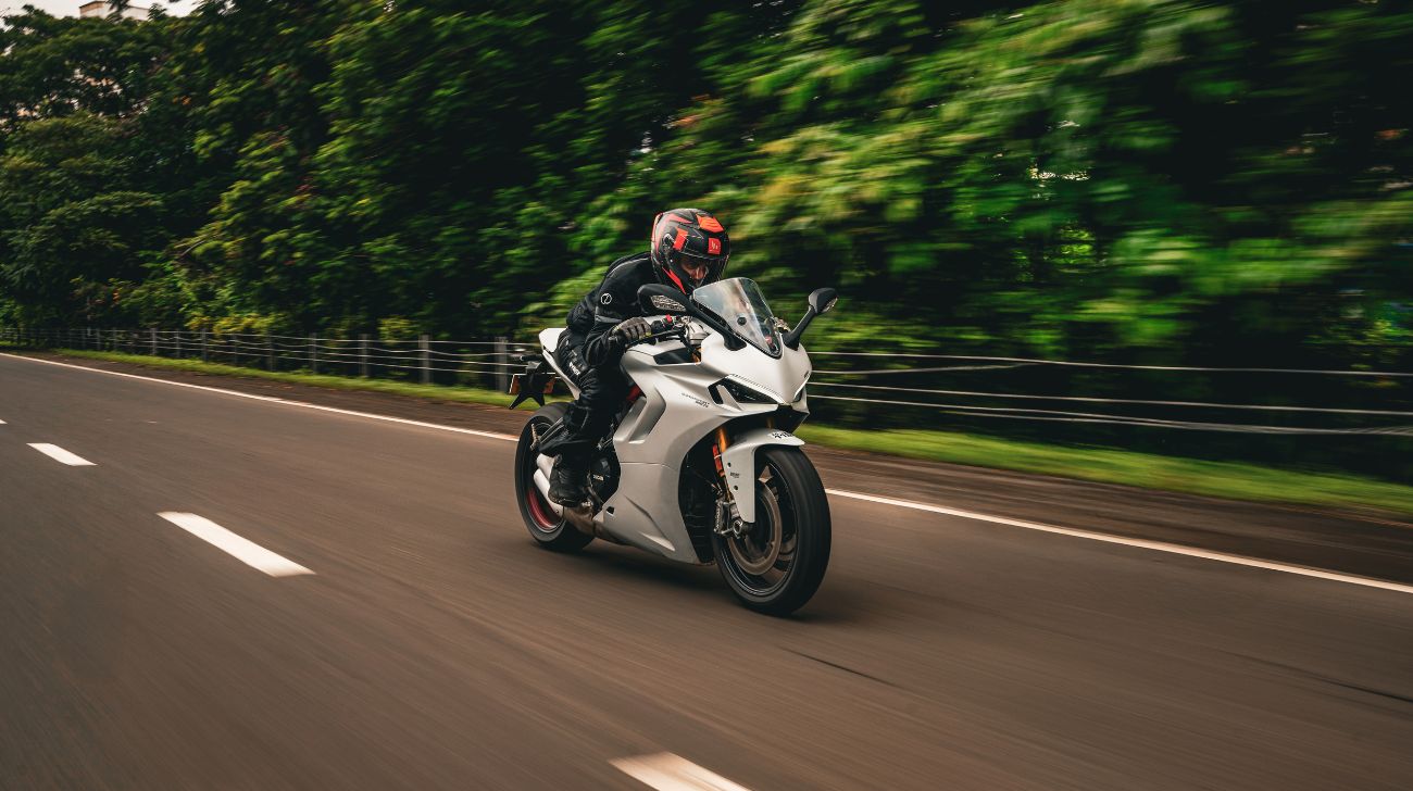 Living with Big Cats: Ducati Supersport 950 S