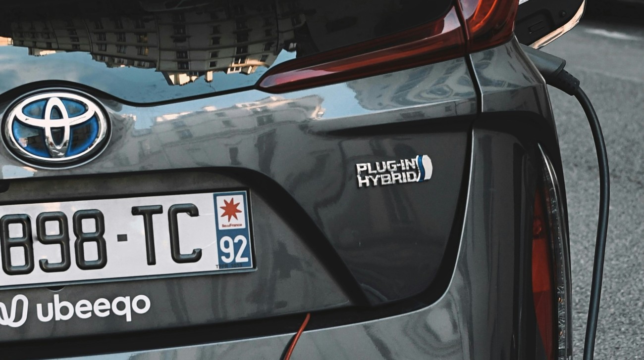 Hybrids vs EVs: The Indian Battle!