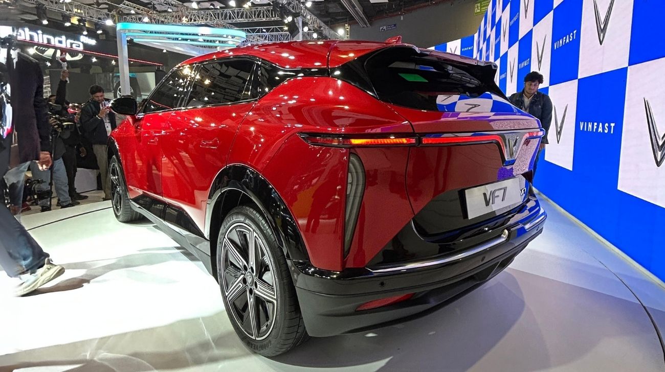 VinFast VF7: Vietnam’s Electric SUV Debuts in India