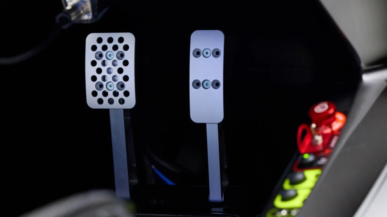 Aston Martin Has Introduced a Luxury Racing Simulator Rig