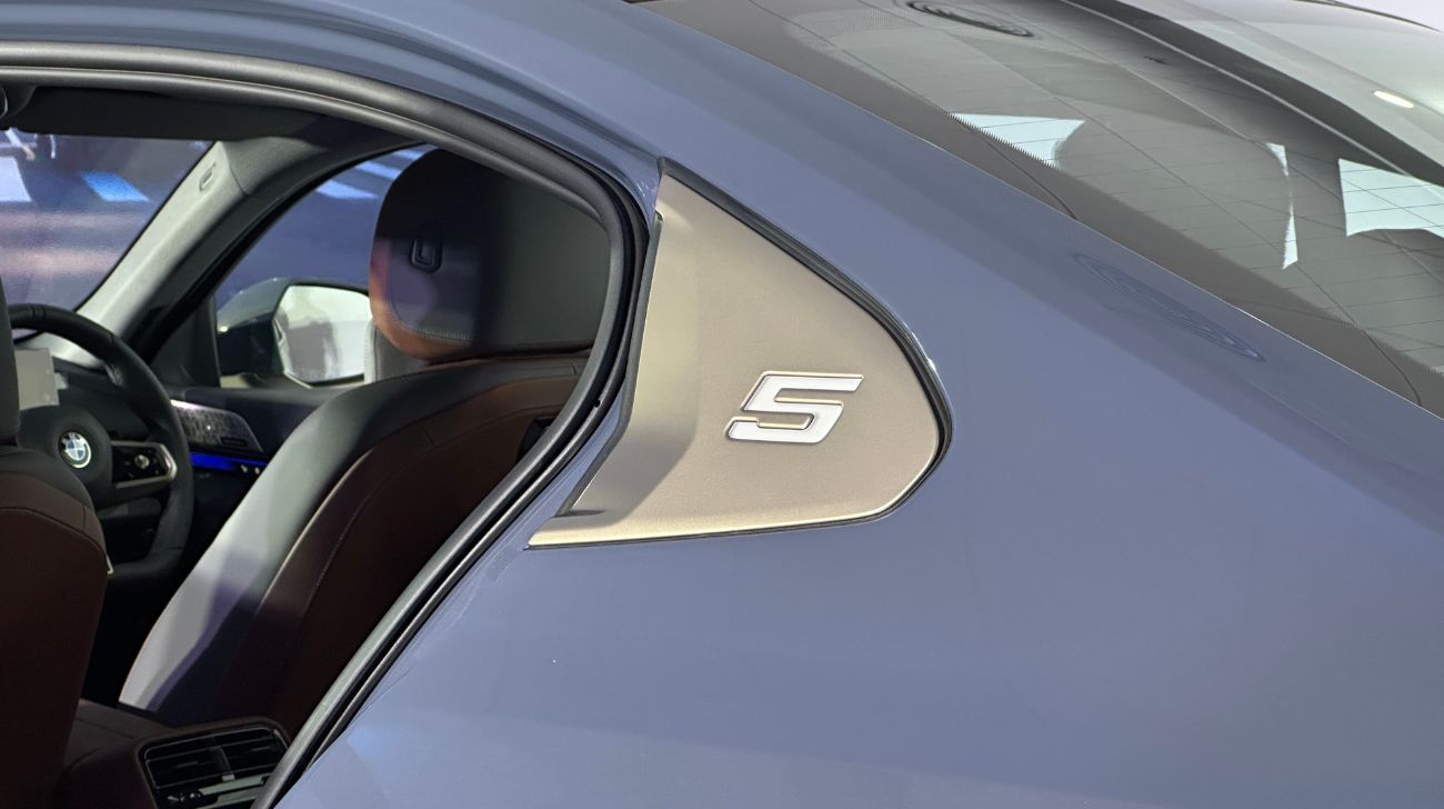 Bmw 5 Series Embossed Logo Jpg