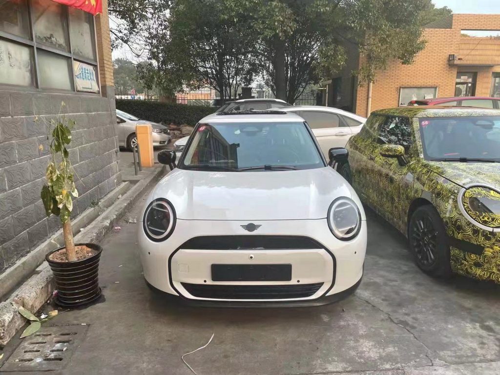 Https Wwwcarscoopscom Wp-content Uploads 2021 12 Mini-cooper-s-ev-leak-1-1024x768jpg