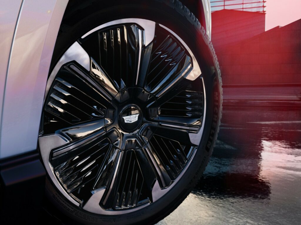 Https Wwwcarscoopscom Wp-content Uploads 2023 08 2025-cadillac-escalade-iq-808-13-1024x768jpg