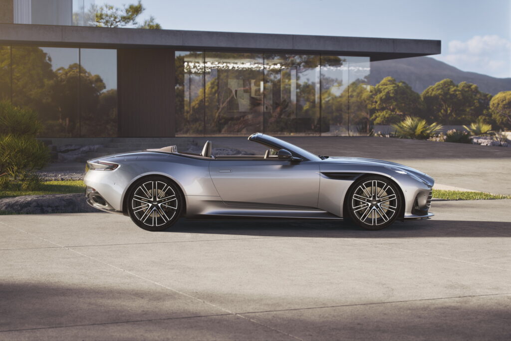 aston-martin-db12-volante-5-1024x683jpg1692185847