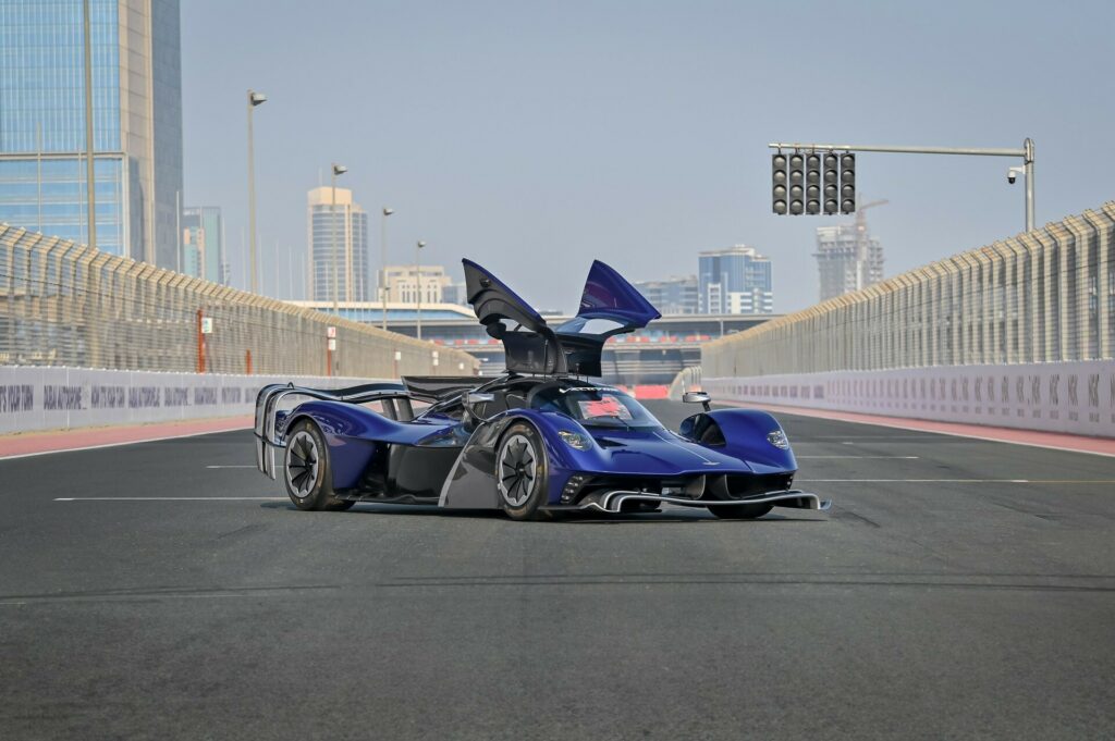 aston-martin-valkyrie-amr-pro-2-1024x681jpg1701074888