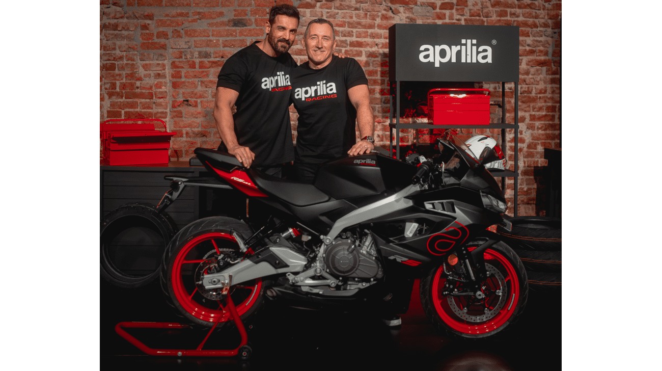 John-abraham-brand-ambassador-aprilia-indiapng