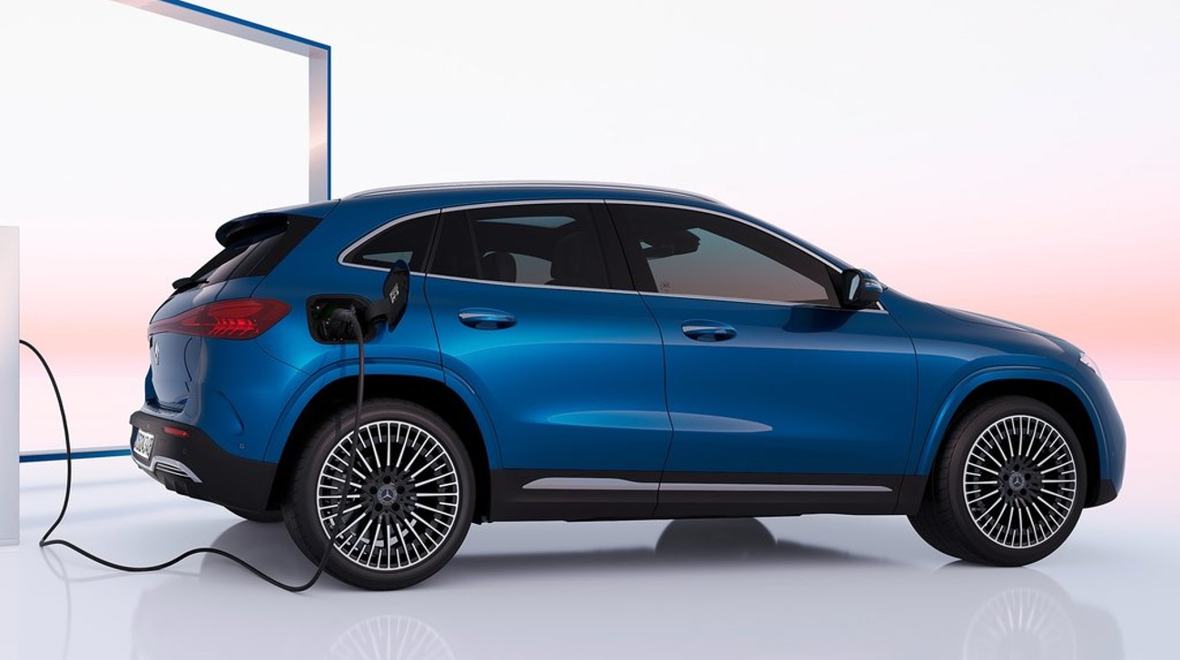 Mercedes-benz-eqa-2024-charging 1jpg