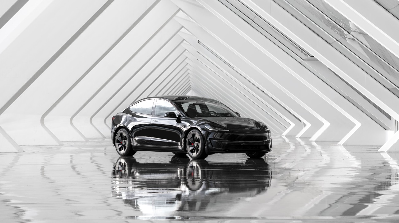 Model-3-performance 542 1jpg