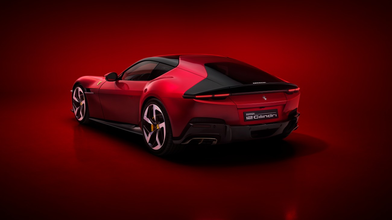 New Ferrari V12 Ext 01 Red Media 3e90c879-33fc-42bc-9667-27136ac76777 2jpg
