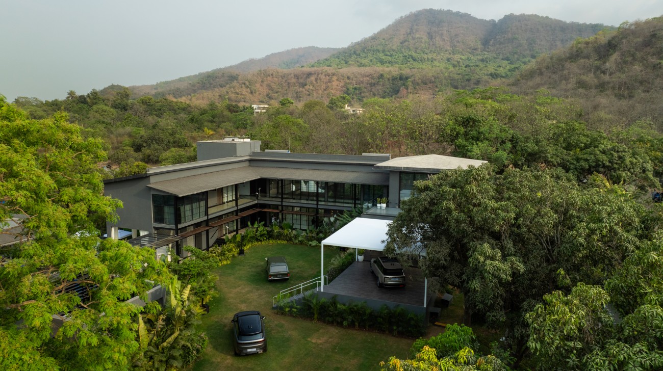 Range Rover House- Drone Shot 1jpg