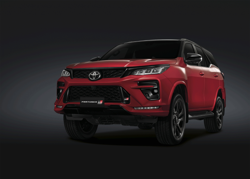 Toyota Fortuner GR-S Makes Its Way to Our Shores Carrying A Pricey INR 48.43 Lakh Tag
