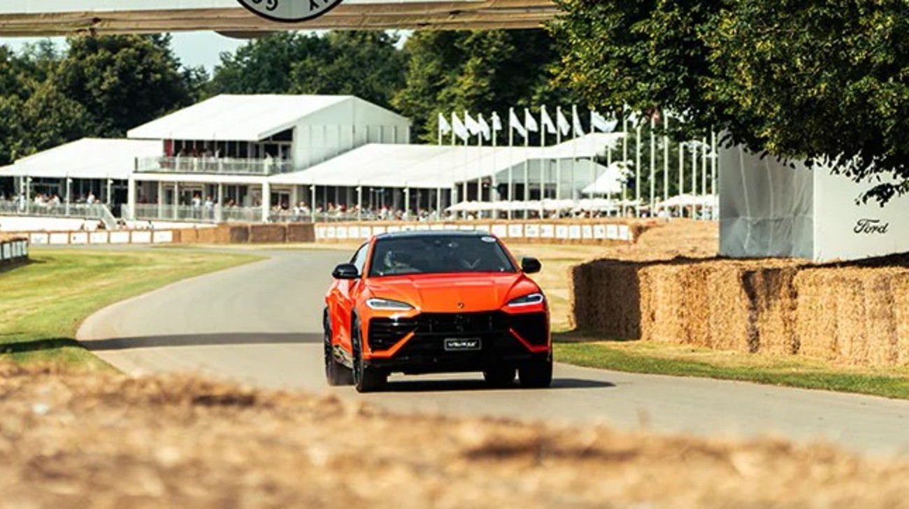 Urus Se At Speed Festival 1jpg