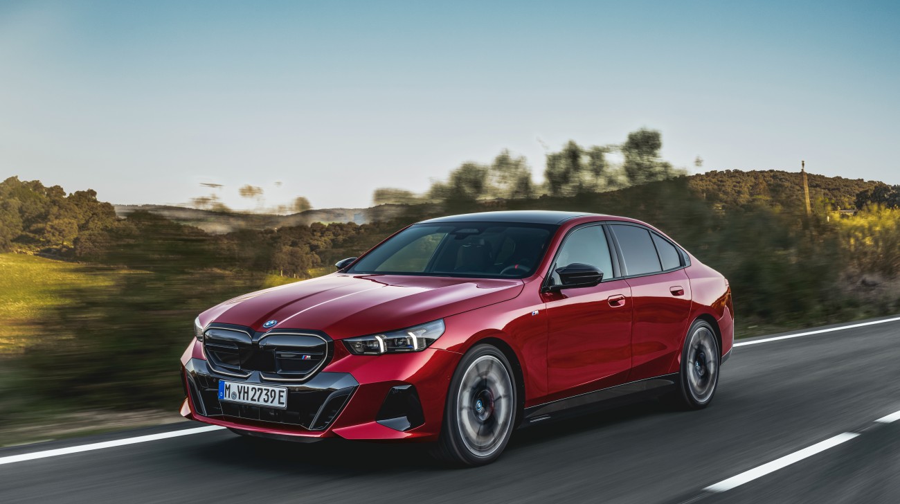 BMW i5 M60 xDrive Launched: This 1.2 Crore EV has the M DNA!