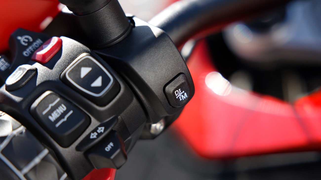 BMW Removes Clutch in Bikes with Automated Shift Assistant 