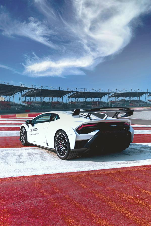 Lamborghini Huracan STO - Race car made road legal