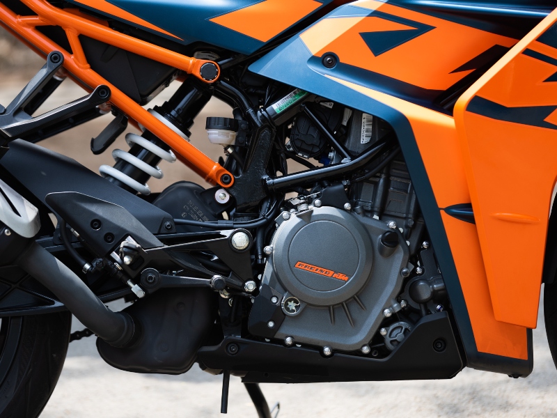 2022-ktm-rc-390-13jpg