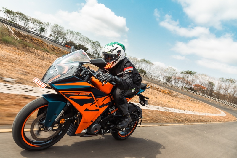 2022-ktm-rc-390-15jpg