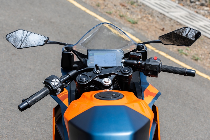 2022-ktm-rc-390-17jpg