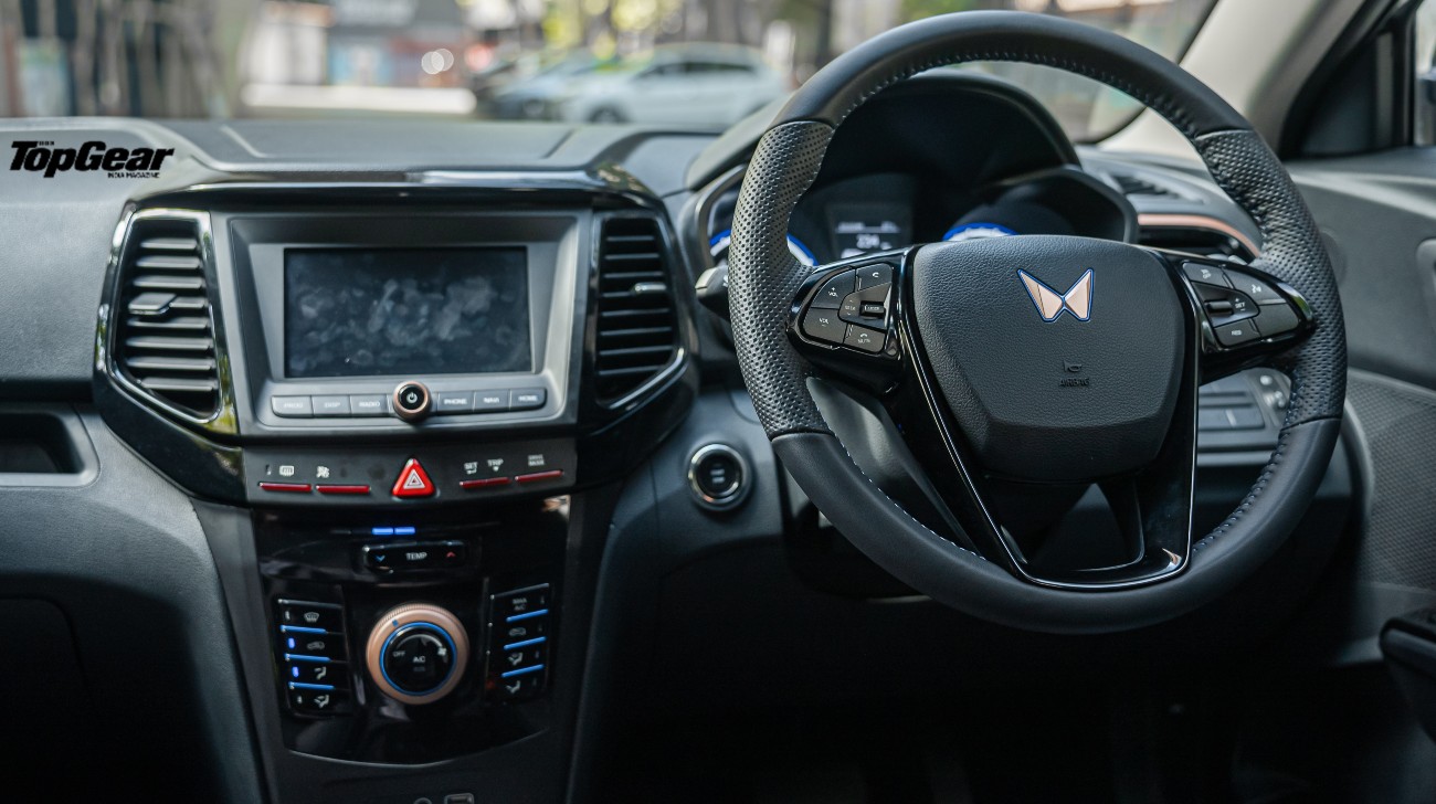 Mahindra-xuv400-02jpg