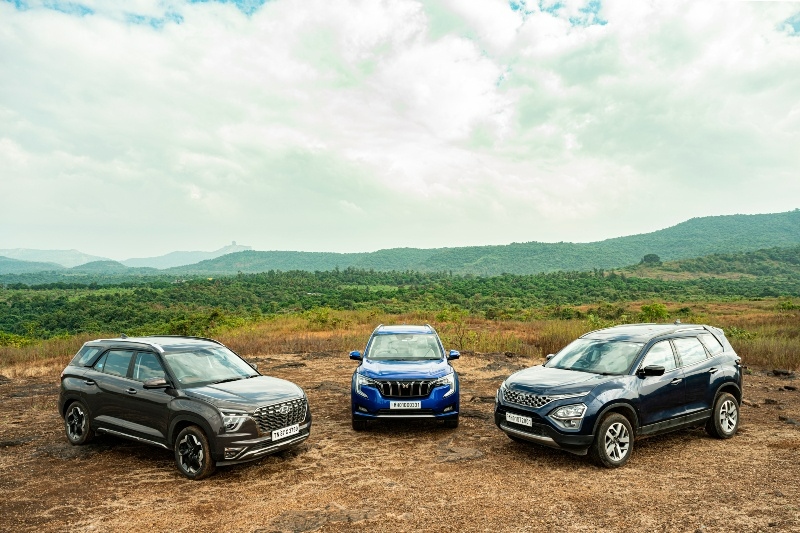 Mahindra XUV700 vs Tata Safari vs Hyundai Alcazar – Clash of the Family Haulers